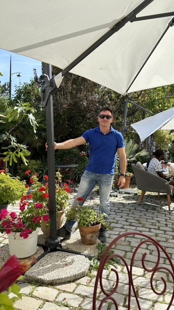 La Villa by Michel Gonet